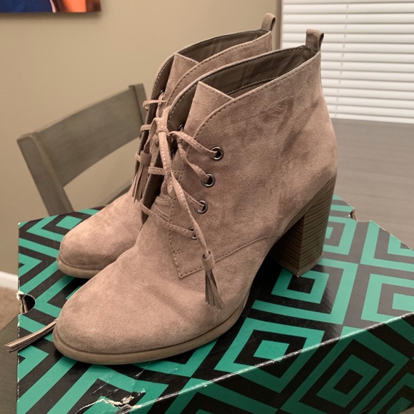 a.n.a Shoes - Tan Suede Heels - Size 7.5